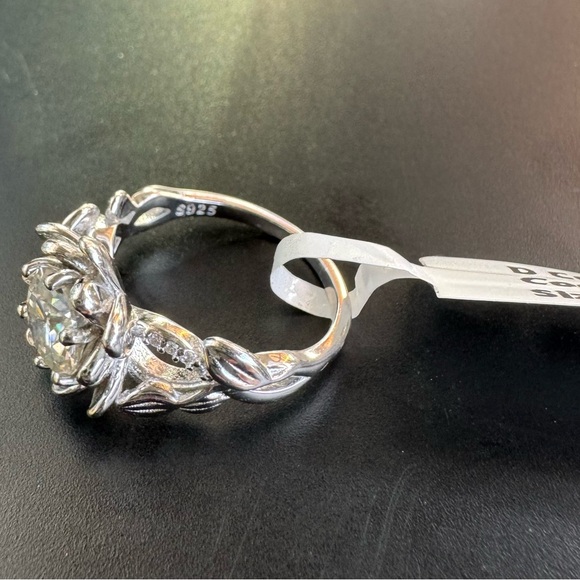 SOLD. Solitaire Moissanite Floral Ring 1.2 ct in 925 Sterling Silver - Picture 6 of 6